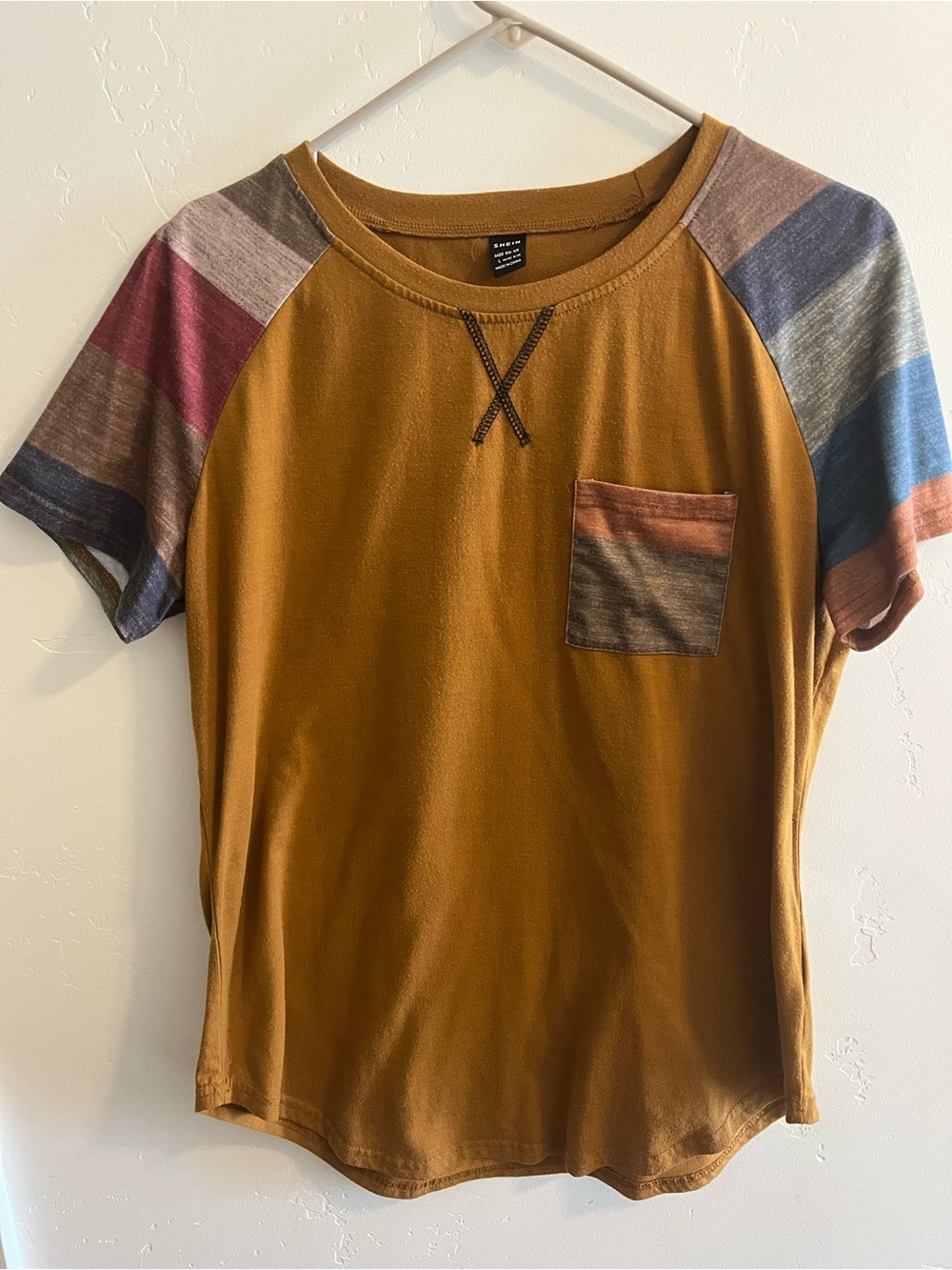SHEIN Mustard Kids Short-Sleeve Tee with Multicolor Striped Raglan Sleeves